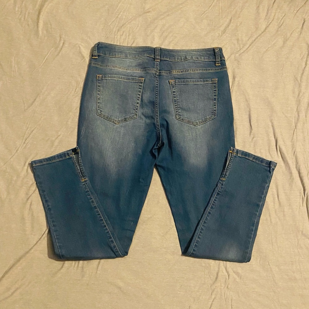 Simply Styled Jeans - Picture 2 of 3